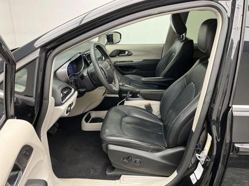 2022 Chrysler Pacifica Touring-L