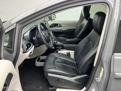 2022 Chrysler Pacifica Touring-L