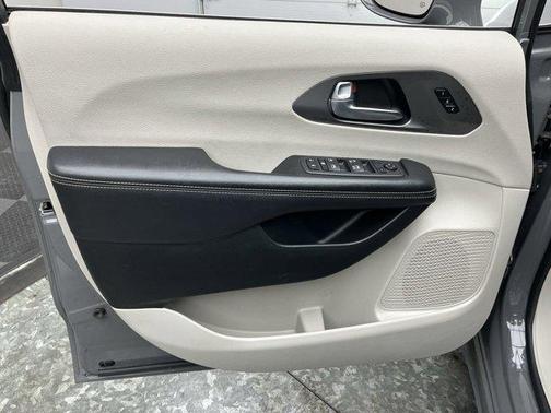 2022 Chrysler Pacifica Touring-L