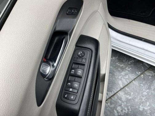 2022 Chrysler Pacifica Touring-L
