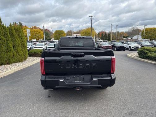 2022 Toyota Tundra Hybrid Platinum
