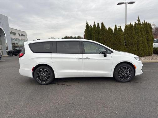 2026 Chrysler Pacifica L