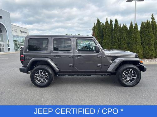Granite Crystal Metallic Clearcoat 2025 Jeep Wrangler 4-Door Sahara 4x4