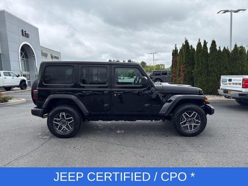 Black Clearcoat 2025 Jeep Wrangler 4-Door Sahara 4x4