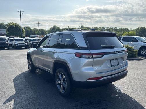 Silver Zynith 2026 Jeep Grand Cherokee Limited