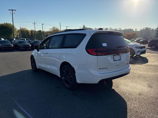 2026 Chrysler Pacifica Limited