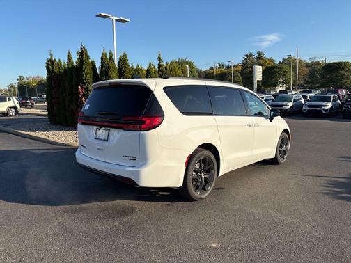2026 Chrysler Pacifica Limited
