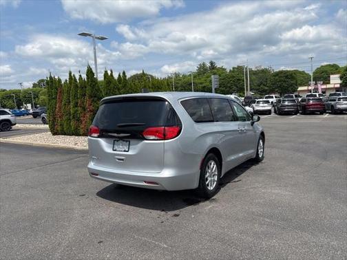 2023 Chrysler Voyager LX