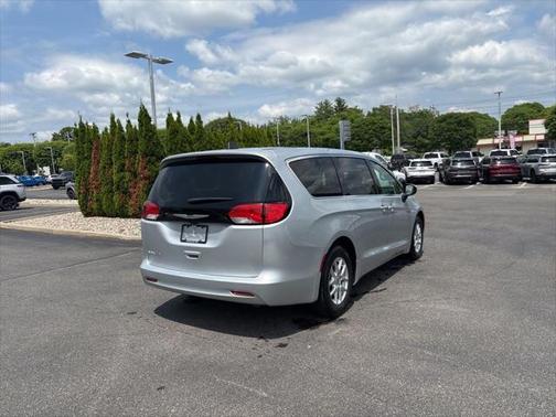 2023 Chrysler Voyager LX