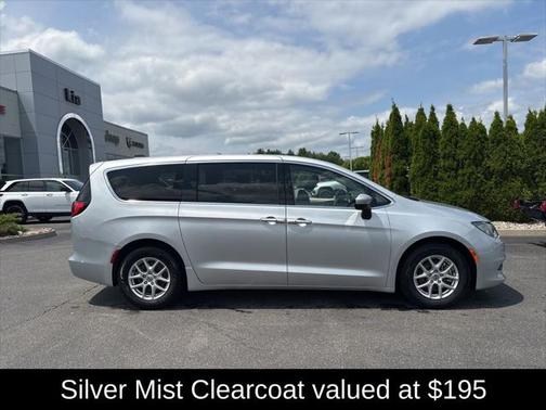 2023 Chrysler Voyager LX