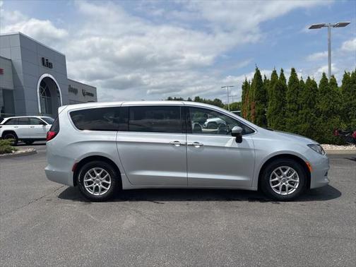 2023 Chrysler Voyager LX