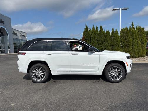 2025 Jeep Grand Cherokee Summit