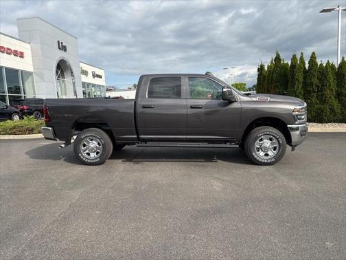 2025 RAM 2500 Tradesman Crew Cab 4x4 6'4' Box