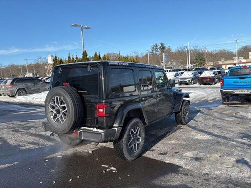 2025 Jeep Wrangler 4-Door Sahara 4x4