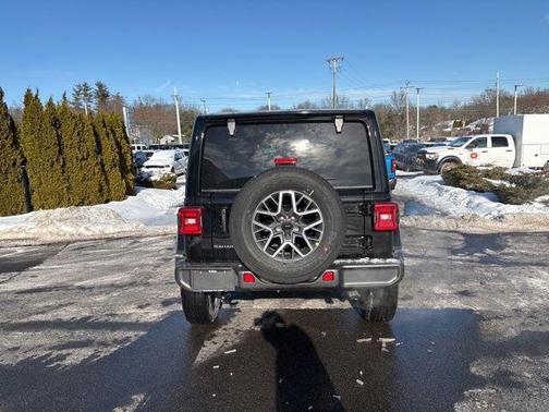 2025 Jeep Wrangler 4-Door Sahara 4x4
