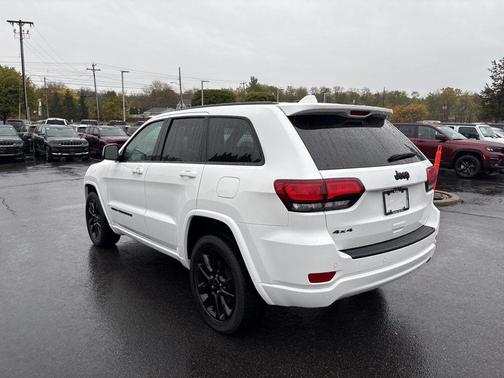 2022 Jeep Grand Cherokee Laredo