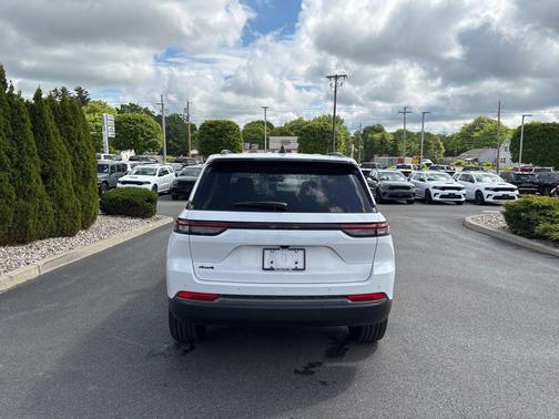 Bright White Clearcoat 2026 Jeep Grand Cherokee Limited