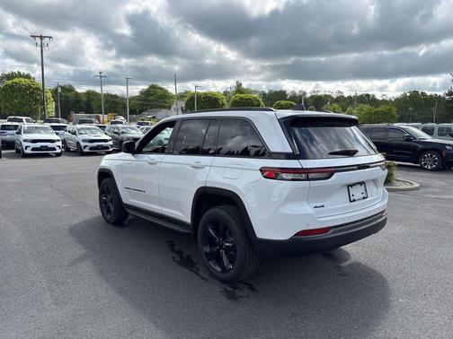 Bright White Clearcoat 2026 Jeep Grand Cherokee Limited