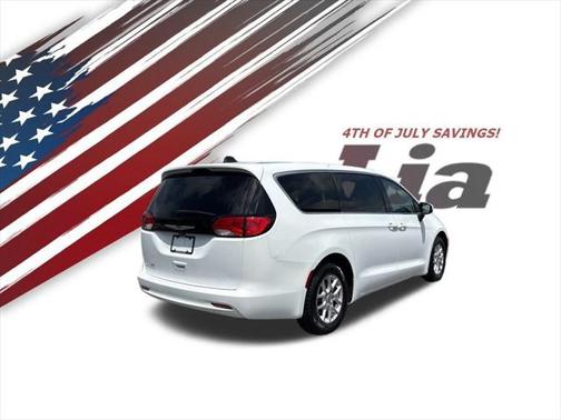 2022 Chrysler Voyager LX
