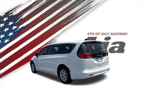 2022 Chrysler Voyager LX