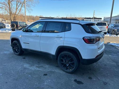 Bright White Clearcoat 2026 Jeep Compass Latitude