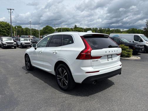 White 2021 Volvo XC60 T6 Momentum