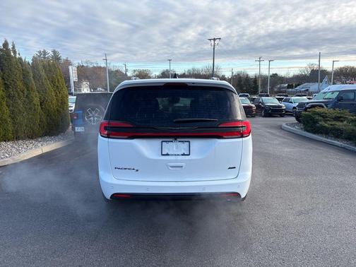 2026 Chrysler Pacifica L