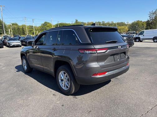 2025 Jeep Grand Cherokee Laredo