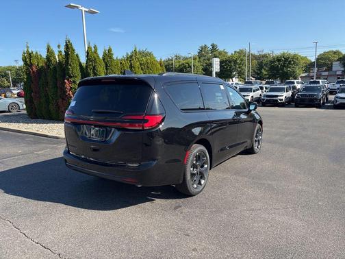 2026 Chrysler Pacifica Limited