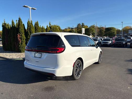 2026 Chrysler Pacifica L