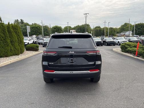 2025 Jeep Grand Cherokee Laredo