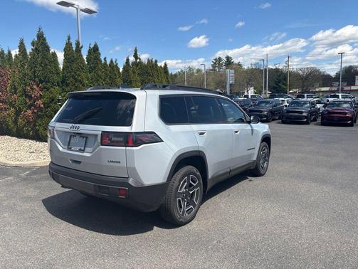 Silver Zynith Clearcoat 2026 Jeep Cherokee Laredo 4x4