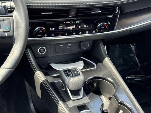 Sunset Drift Chromaflair/Super Black 2021 Nissan Rogue Platinum