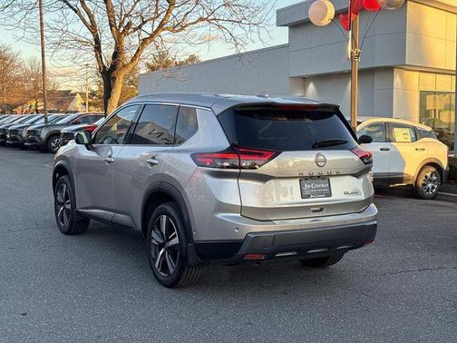 Champagne Silver Metallic 2024 Nissan Rogue SL