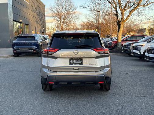 Champagne Silver Metallic 2024 Nissan Rogue SL