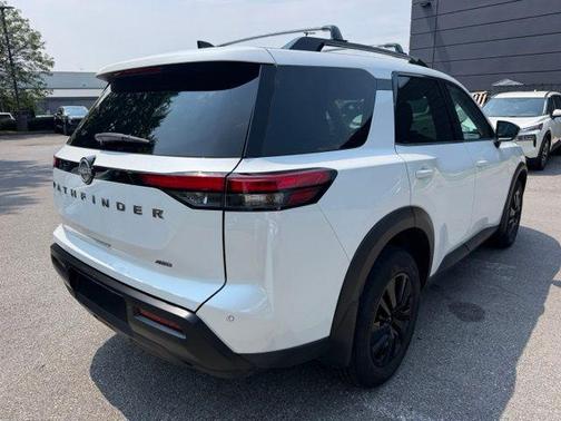 Everest White Pearl Tricoat 2026 Nissan Pathfinder SV