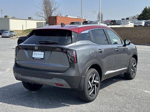 Gun Metallic/Scarlet Ember Tintcoat 2026 Nissan Kicks SV