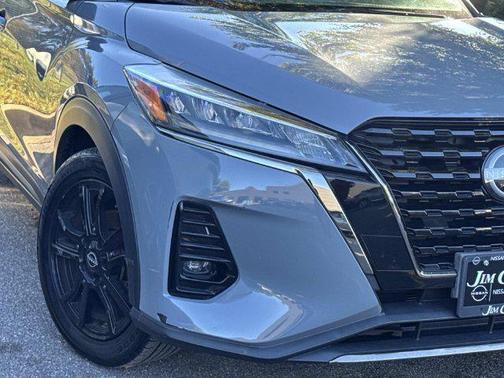 Boulder Gray Pearl 2023 Nissan Kicks SR