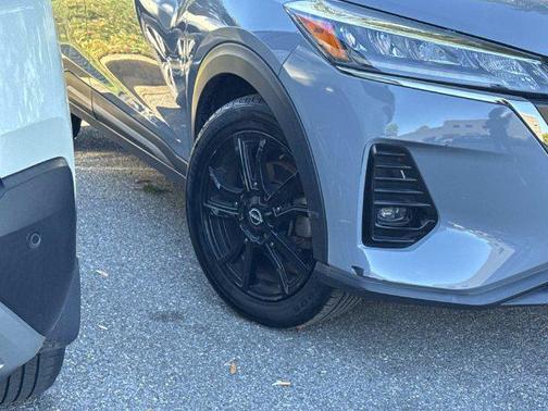 Boulder Gray Pearl 2023 Nissan Kicks SR