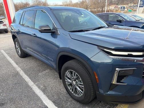 2024 Chevrolet Traverse LT