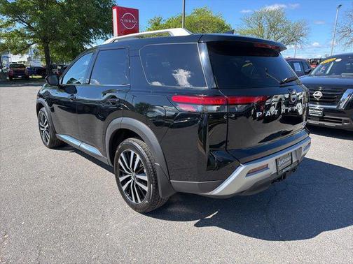Super Black 2025 Nissan Pathfinder Platinum 4WD
