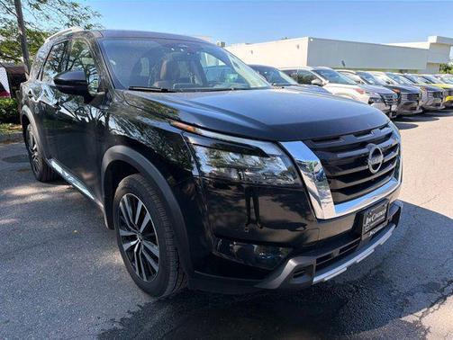 Super Black 2025 Nissan Pathfinder Platinum 4WD