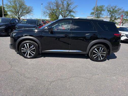 Super Black 2025 Nissan Pathfinder Platinum 4WD