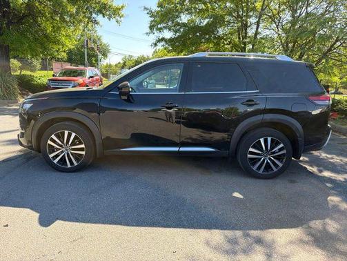 Super Black 2025 Nissan Pathfinder Platinum 4WD