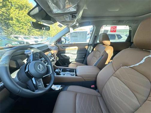 2025 Nissan Pathfinder Platinum 4WD