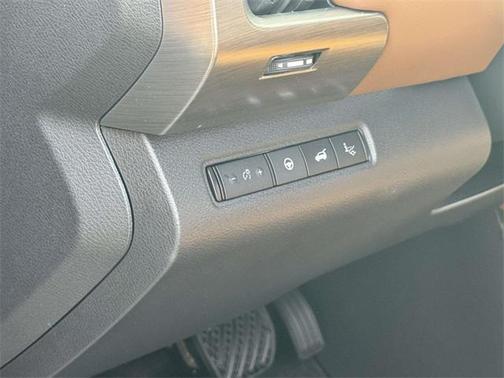 2025 Nissan Pathfinder Platinum 4WD