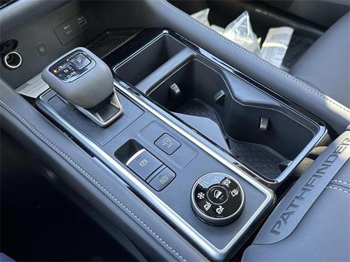 2025 Nissan Pathfinder SL 4WD