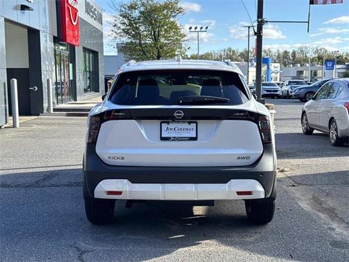 2025 Nissan Kicks SV
