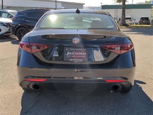 Photo 3 of 30 of 2019 Alfa Romeo Giulia Base