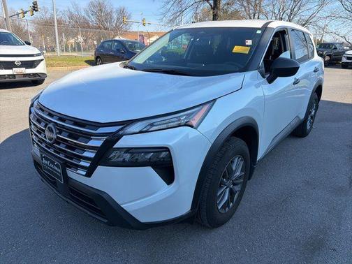 Everest White Pearl 2025 Nissan Rogue S